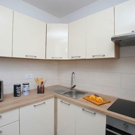 Apartman Paolo ลาบิน ภายนอก รูปภาพ