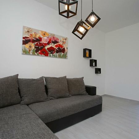 Apartman Paolo ลาบิน ภายนอก รูปภาพ