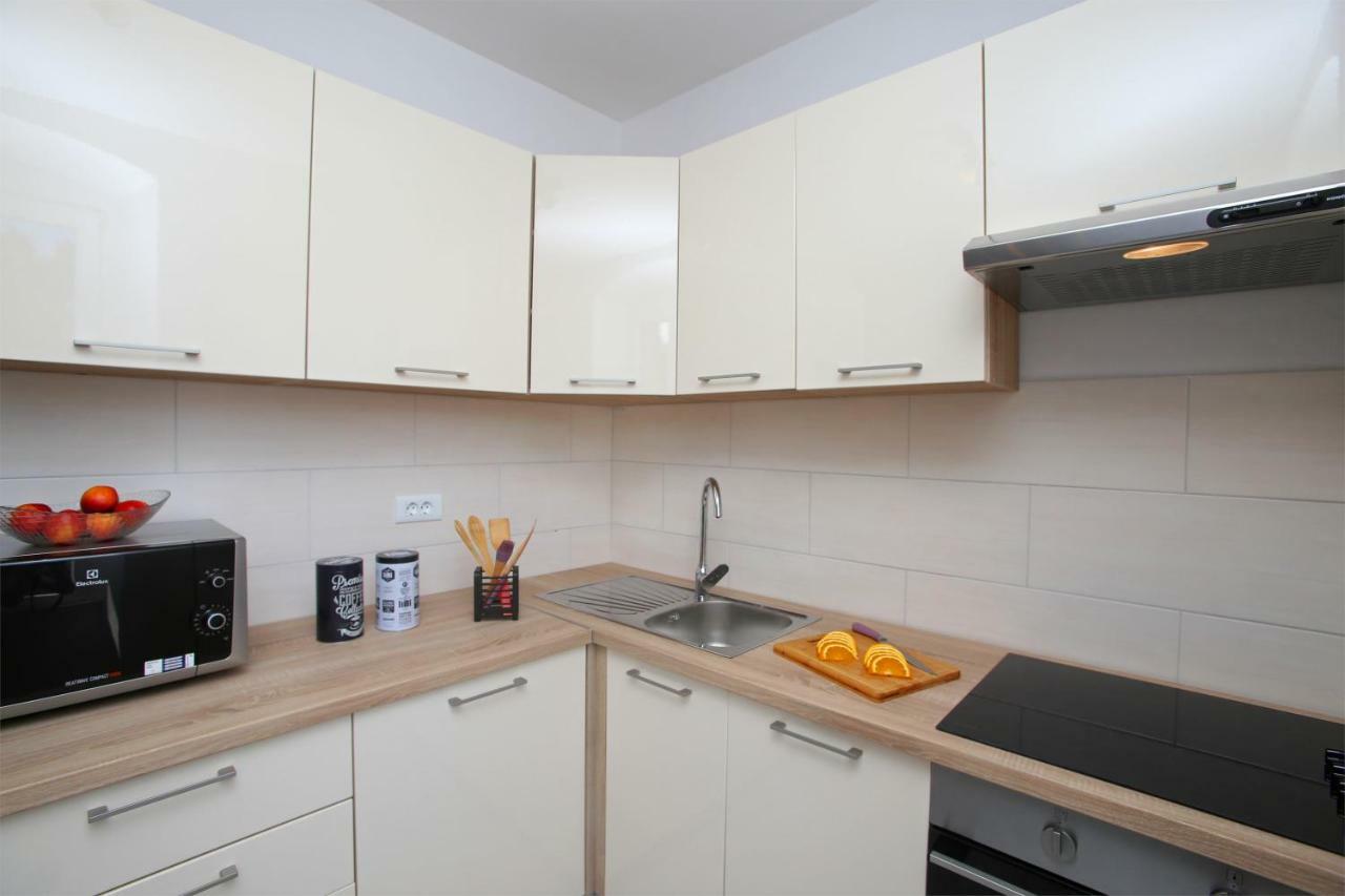 Apartman Paolo ลาบิน ภายนอก รูปภาพ