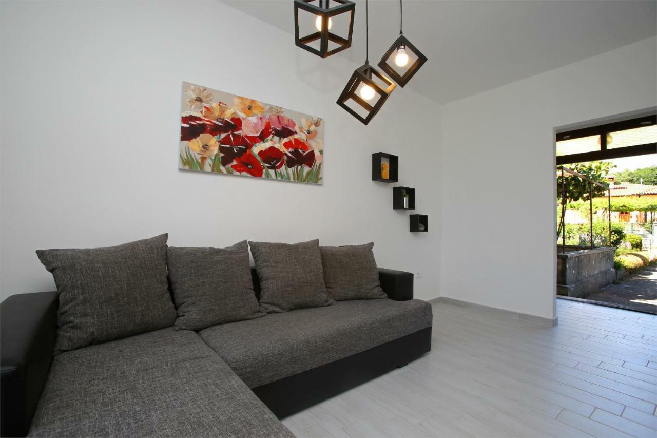 Apartman Paolo ลาบิน ภายนอก รูปภาพ