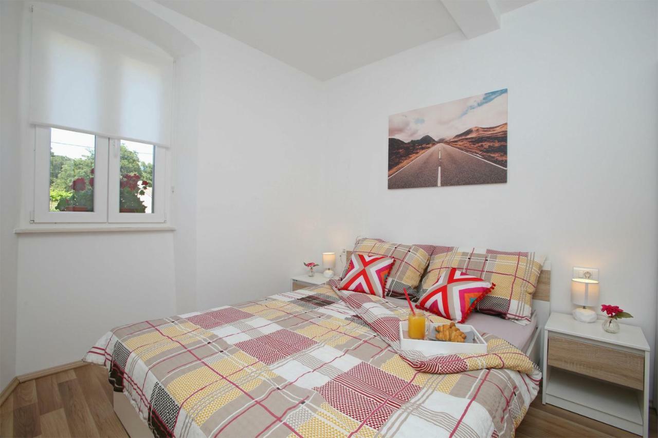 Apartman Paolo ลาบิน ภายนอก รูปภาพ